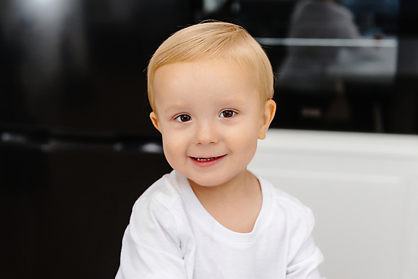 포토 JPG 해외이미지 백인 1 라이프스타일 행복 감정 얼굴 음료 어린이 음식 아침 디저트 주택 건강 한명 사람 앉기 소년 주방 요리사 우유 흰색 아기 잡기 맛 아침식사 작음 먹기 배고픔 준비 쉐이크 식욕 맛있는 해외202309 해외포토 주간 서양인 직업 남자 컬러 컨셉 모션 유제품 건물 생활 신체부위 식사 크기 파일형식