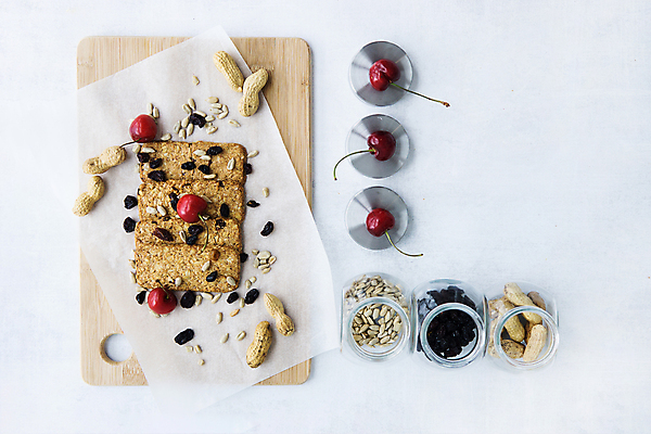 포토 JPG 해외이미지 전통 음식 조각 백그라운드 다이어트 과일 재료 해바라기 디저트 건조 건강 씨앗 사람없음 쿠키 사각형 식사 에너지 견과류 흰색 시골 바 달콤 맛 아침식사 낟알 굽기 먹기 유기농 꿀 내추럴 건포도 단백질 뮤즐리 오트밀 채식주의자 페스츄리 핸드메이드 플랫레이 카피스페이스 비건 귀리 그래놀라 맛있는 해외202309 해외포토 도형 식물 웰빙 꽃 빵 컬러 컨셉 모션 포도 곡류 공백 플랫 구이 채식 건과일 영양소 파일형식