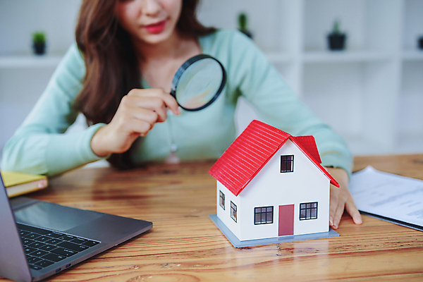 포토 JPG 해외이미지 스튜디오촬영 모델 손 응시 백그라운드 비즈니스 손가락 가족 돋보기 부동산 새로움 아파트 주택 한명 가로 빨간색 금융 컬러풀 사무실 세일 쌓기 저축 잡기 비즈니스우먼 투명 변화 구출 재산 선택 확대 플라스틱 책상 검색 시작 예방 투자 감독관 점검 보험 발견 대출 개발 인공 제어 해외202309 해외포토 1 시선 여자 컬러 가구 컨셉 관계 모션 재질 실내 사람 건물 신체부위 경제 도움 직장인 파일형식