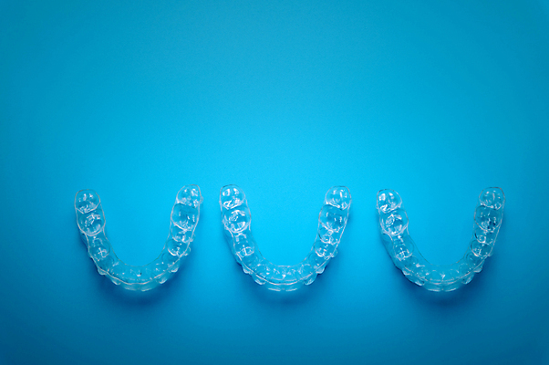 포토 JPG 해외이미지 사람없음 청결 공백 투명 파란배경 교정기 위생관리 치아교정 해외202309 해외포토 백그라운드 관리 파란색 위생 교정 파일형식