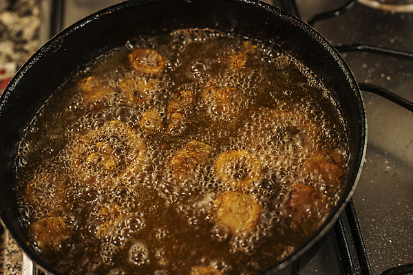 포토 JPG 해외이미지 접시 음식 토마토 채소 밥 불 육류 어류 요리 사람없음 식사 저녁식사 치킨 소고기 튀김 뜨거움 영혼 수프 냄비 더위 미트볼 굽기 해산물 올리브 땅콩 북쪽 남쪽 점심식사 깊이 카놀라 맛있는 해외202309 해외포토 자연요소 식기 열매 식재료 날씨 수중동물 견과류 솥 구이 방향 닭고기요리 파일형식