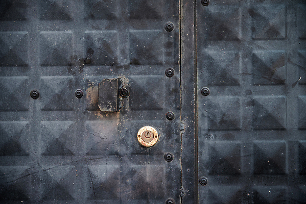 포토 JPG 해외이미지 디자인 벽 백그라운드 패턴 건축양식 표면 열쇠 추상 안전 사람없음 건물 문 금속 검은색 어둠 수확 골동품 거친 성 철 부식 질감 복고 잠금 보안 대문 열쇠구멍 그런지 옛날 차고 철강 해외202309 해외포토 건축물 건축 컬러 무늬 농업 재질 파일형식