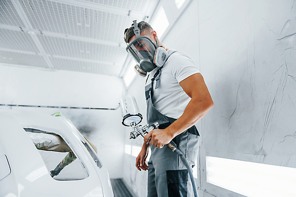 포토 JPG 해외이미지 남자 자동차 마스크 한명 들기 상반신 성인 옆모습 도구 작업 기술자 열정 정비공 도색 도색공 자동차정비 정비소 성인남자한명만 해외202309 해외포토 직업 1 감정 육상교통 뷰포인트 모션 사람 수리 남자한명만 성인남자만 파일형식