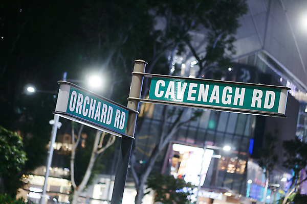 포토 JPG 해외이미지 구름 여행 비즈니스 건축양식 텍스트 바닥 풍경 사람없음 야외 건물 경제 도시풍경 사무실 탑 도시 재산 고급 도심 편지 사인 정사각형 싱가폴 랜드마크 비어있는 해외202309 해외포토 자연요소 도형 건축물 건축 아시아 컨셉 금융 파일형식