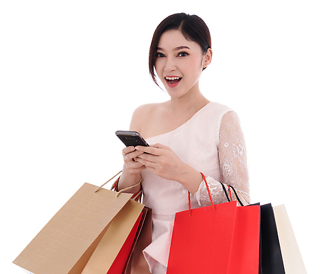 포토 JPG 해외이미지 백인 1 응시 드레스 여자 행복 아시아 안경 백그라운드 가방 태국 모바일 한국 실내 한명 미소 사람 동양인 스마트폰 핸드폰 쇼핑 선글라스 뷰티 유행 상점 일본 검은색 중국 흰색 잡기 메시지 전화기 고립 금요일 쇼퍼홀릭 해외202309 해외포토 서양인 시선 잡화 옷 감정 나라 컬러 모션 표정 인종 내부 전자제품 스마트기기 요일 파일형식