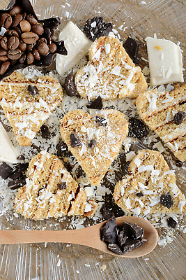 포토 JPG 해외이미지 접시 커피 음식 백그라운드 유리 탁자 디저트 요리 사람없음 목재 장식 초콜릿 숟가락 원두 굽기 먹기 준비 롤 맛있는 해외202309 해외포토 나무 식기 음료 가구 재료 모션 재질 수저 구이 파일형식