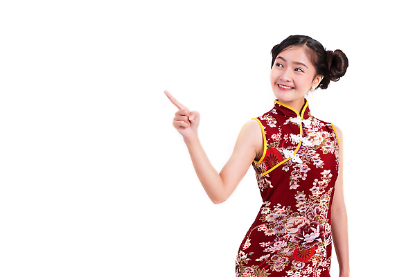 포토 JPG 해외이미지 전통 라이프스타일 드레스 옷 여자 행복 아시아 문화 빵 지폐 돈 태국 새로움 관리 선물 한명 사람 동양인 빨간색 쇼핑 세일 축제 중국 흰색 가리킴 잡기 치파오 연도 고객 팩 적재 2018년 고립 춘절 해외202309 해외포토 1 명절 감정 나라 음식 컬러 컨셉 모션 인종 손짓 생활 화장품 재산 전통의상 중국전통 파일형식