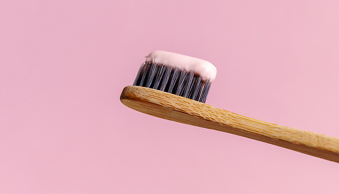 포토 JPG 해외이미지 라이프스타일 백그라운드 컨셉 자연 아침 건강 사람없음 목재 건강관리 장비 욕실 흰색 신선 붓 입 치아 칫솔 대나무 에코 친환경 유기농 생태계 치과의사 치약 숯 낭비 내추럴 영 돌봄 생태학 위생관리 카피스페이스 해외202309 해외포토 주간 나무 웰빙 교육 컬러 재료 모션 관리 생활 신체부위 위생용품 숫자 환경 공백 의사 소화기관 파일형식