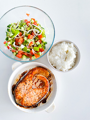 포토 JPG 해외이미지 접시 음식 백그라운드 포크 다이어트 토마토 채소 탁자 밥 파프리카 어류 사람없음 저녁식사 샐러드 그릴 균형 굽기 레몬 해산물 유기농 연어 레시피 후추 시금치 성분 건강식 내추럴 점심식사 송어 공급 플랫레이 해외202309 해외포토 식기 웰빙 가구 과일 주방용품 건강 식사 수중동물 플랫 구이 향신료 파일형식