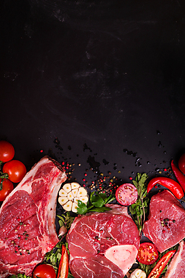 포토 JPG 해외이미지 방울토마토 고추 프레임 스테이크 사람없음 하이앵글 소고기 허브 해외202309 해외포토 식물 뷰포인트 토마토 채소 서양음식 육류 파일형식