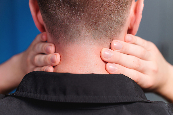 포토 JPG 해외이미지 백인 남자 스트레스 갈색머리 건강 한명 사람 30대 사무실 약 방 고통 터치 마사지 상처 척추 어깨 부드러움 목 셀프 압력 해외202309 해외포토 서양인 1 헤어스타일 감정 비즈니스 의학 뼈 신체부위 장년 감각 파일형식