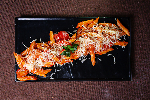 포토 JPG 해외이미지 전통 접시 음식 백그라운드 토마토 채소 부분 고추 탁자 치즈 파스타 건강 마늘 스파게티 요리 사람없음 목재 가로 빨간색 식당 식사 저녁식사 이탈리아 소고기 흰색 신선 맛 정상 지중해 허브 메뉴 레시피 후추 바질 점심식사 마카로니 볼로냐 채식주의자 펜네 핸드메이드 맛있는 해외202309 해외포토 나무 식물 식기 유럽 바다 컬러 가구 컨셉 재료 유제품 서양음식 육류 상점 향신료 채식 파스타면 파일형식