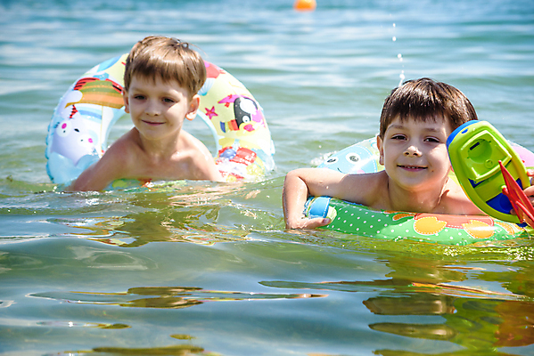포토 JPG 해외이미지 행복 어린이 스포츠 섬 백그라운드 2 가족 자연 놀이 휴가 어류 경비 사람 소년 야외 두명 물 장난감 태양 유행 수영 기쁨 수확 아기 반지 떨어짐 보호 휴양지 걸음마 해외202309 해외포토 자연요소 남자 감정 컨셉 농업 장신구 관계 모션 안전 수중동물 장소 수상스포츠 생태계 파일형식
