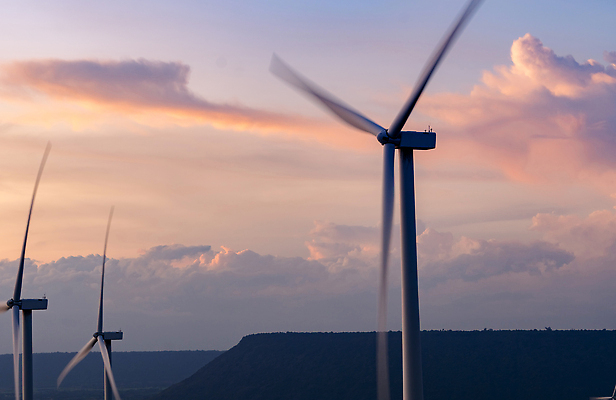 포토 JPG 해외이미지 식물 산업 백그라운드 컨셉 밭 자연 하늘 바람 미래 새로움 산 사람없음 초록색 글로벌 태양 농장 환경 힘 일몰 재활용 행성 풍차 발전기 에너지 흰색 풍력에너지 숲 언덕 에코 프로펠러 자원 세대 유지 방앗간 생태학 해외202309 해외포토 자연요소 교육 컬러 농업 날씨 우주 노을 발전소 그린에너지 친환경 생태계 파일형식