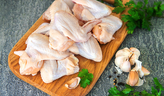 포토 JPG 해외이미지 음식 백그라운드 다이어트 재료 탁자 조류 건강 마늘 육류 요리 사람없음 목재 식사 저녁식사 치킨 흰색 신선 선택 상품 정상 가슴 자르기 허브 피부 향신료 준비 유기농 날것 소금 레시피 후추 허벅지 단백질 드럼스틱 생식 암탉 카피스페이스 해외202309 해외포토 나무 식물 동물 웰빙 컬러 가구 컨셉 채소 식재료 모션 신체부위 공백 닭 암컷 닭고기요리 영양소 향미료 파일형식