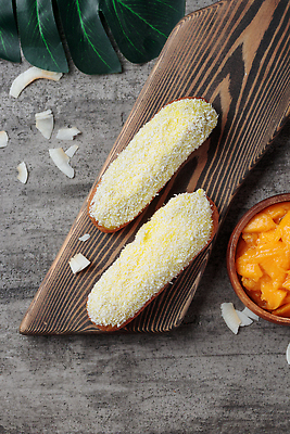 포토 JPG 해외이미지 잎 사람없음 공백 두개 나무그릇 나무도마 에클레어 코코넛과육 해외202309 해외포토 식물 그릇 2 디저트 도마 목재 코코넛 과육 파일형식