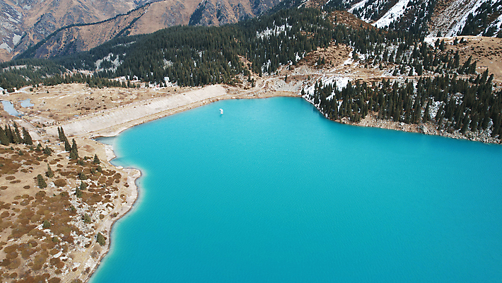 포토 JPG 해외이미지 나무 구름 계절 남자 도로 호수 여행 백그라운드 겨울 자국 자연 하늘 휴가 산 안테나 파노라마 풍경 사람없음 야외 물 여름 파란색 뷰티 하이킹 흰색 정상 숲 빙하 산봉우리 항공촬영 드론 절정 카자흐스탄 터키석 알마티 해외202309 해외포토 자연요소 식물 아시아 길 뷰포인트 컬러 통신 교통시설 레저 촬영기법 사람 보석 생태계 봉우리 파일형식