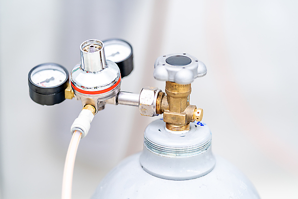 포토 JPG 해외이미지 산업 백그라운드 공장 사람없음 숫자 장비 수확 공구 호흡 온도계 컨테이너 잠수함 회의실 측정 복고 함선 탱크 감시 가스 온도 다이얼 계량기 산소 게이지 계기판 구리 실린더 압력 압축 양조장 제어 충고 정확 해외202309 해외포토 문자 컨셉 농업 배_교통 공업 도구 원소 파일형식