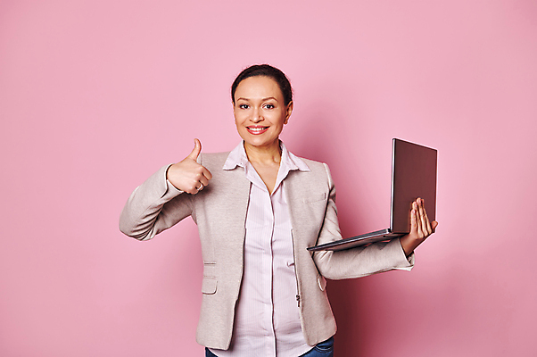 포토 JPG 해외이미지 스튜디오촬영 직업 중년 컨셉 비즈니스 사업가 성공 한명 사람 사무실 뷰티 임신 잡기 최고 작업 비즈니스우먼 자신감 네트워크 아프리카인 전문직 직원 예약 고립 채용 프로그래머 카피스페이스 해외202309 해외포토 외국인 1 여자 감정 모션 실내 성인 공백 직장인 파일형식