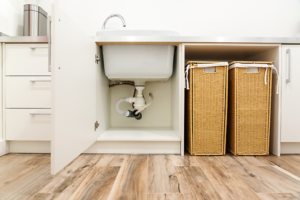 포토 JPG 해외이미지 디자인 옷 건축양식 바닥 주택 실내 사람없음 내부 목재 바구니 미국 방 흰색 재산 빨래 드라이어 캐비닛 타일 싱크대 심플 세탁기 진짜 스타일 비어있는 해외202309 해외포토 나무 건축 컬러 가사 북아메리카 재료 건물 금융 가전제품 미용용품 사물함 개수대 파일형식