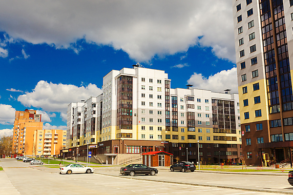 포토 JPG 해외이미지 구름 외관 공공시설 백그라운드 건축양식 창문 자동차 하늘 거리 아파트 주택 풍경 잔디 사람없음 야외 건물 여름 도시풍경 고층빌딩 블록 발코니 도시 재산 주차 투자 지역 커뮤니티 타운 스카이라인 리빙 이웃 개발 복잡 진짜 해외202309 해외포토 자연요소 식물 건축물 계절 건축 육상교통 컨셉 비즈니스 빌딩 금융 시설 파일형식