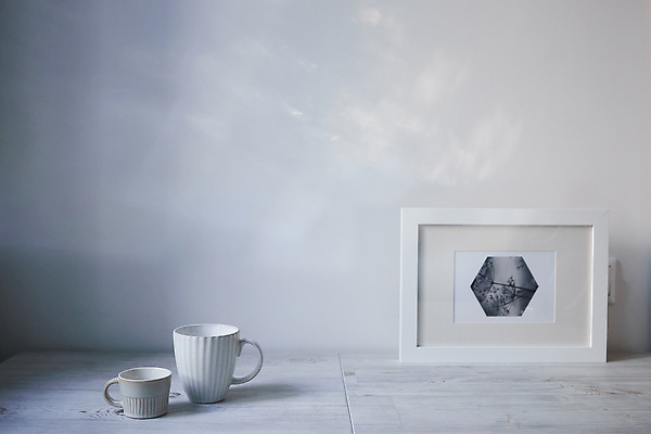 포토 JPG 해외이미지 디자인 꽃 커피 음료 백그라운드 컨셉 탁자 아침 휴식 주택 프레임 사람없음 내부 목재 장식 컵 빛 반사 식당 꽃병 카페 방 머그컵 뜨거움 사발 차 아침식사 작음 큼 웨이브 복고 대야 카푸치노 에스프레소 골절 단절 라떼 정물화 카페인 해외202309 해외포토 주간 나무 식물 식기 가구 재료 의학 건물 상점 식사 사기그릇 크기 그림 파일형식