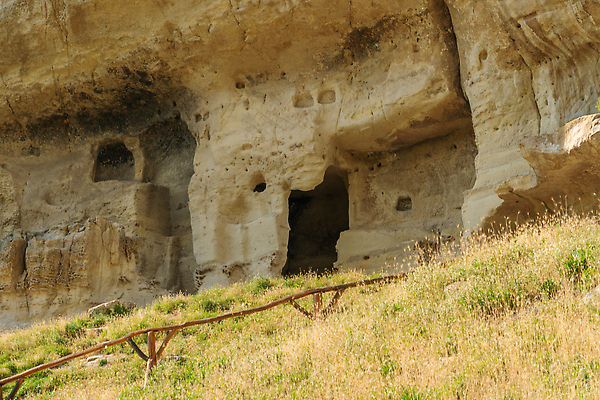 포토 JPG 해외이미지 나무 도로 벽 여행 건축양식 하늘 산 거리 협상 사람없음 야외 건물 파란색 맑음 도시 성 수비 중세 역사 동굴 폐허 시력 러시아 장면 타운 천연기념물 랜드마크 석회암 옛날 케일 해외202309 해외포토 식물 건축물 건축 유럽 길 컬러 채소 비즈니스 교통시설 모션 날씨 암석 파일형식