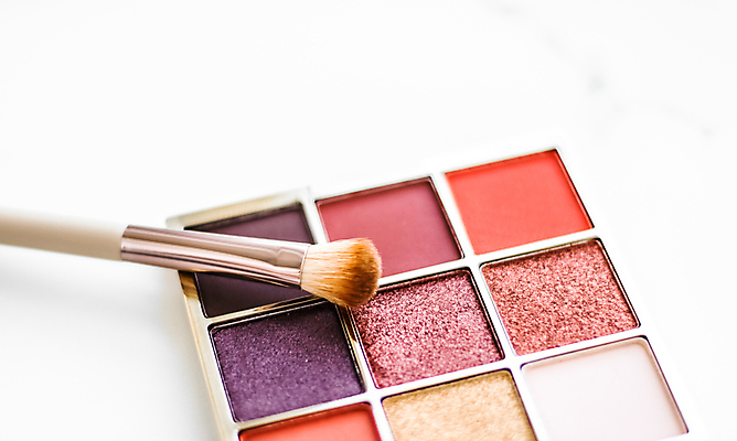 포토 JPG 해외이미지 백그라운드 사람없음 세트 뷰티 화려 대리석 아이섀도 메이크업브러쉬 해외202309 해외포토 컨셉 재료 화장품 붓 파일형식