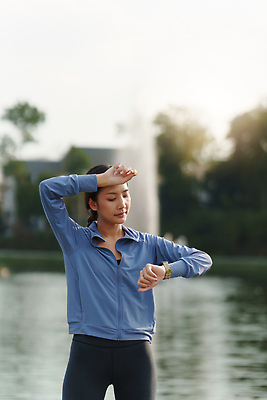 포토 JPG 해외이미지 백인 라이프스타일 공원 여자 행복 도로 스포츠 신체 모션 자연 아침 건강 한명 사람 성인 야외 운동복 달리기 조깅 운동 뷰티 활발 도시 연습 마라톤 달리기선수 해외202309 해외포토 주간 서양인 1 옷 공공시설 감정 길 컨셉 교통시설 경기 생활 육상스포츠 생태계 육상선수 파일형식