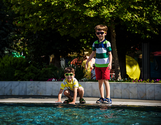 포토 JPG 해외이미지 공원 행복 얼굴 어린이 포즈 백그라운드 2 가족 놀이 휴가 웃음 사람 소년 야외 두명 물 맑음 수영 봄 기쁨 젖음 아기 뜨거움 떨어짐 분수 분무기 걸음마 스플래쉬 해외202309 해외포토 자연요소 계절 공공시설 남자 감정 컨셉 관계 모션 날씨 표정 신체부위 수상스포츠 파일형식