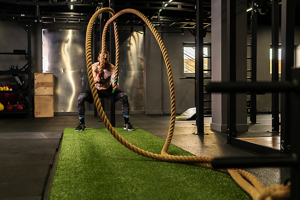 포토 JPG 해외이미지 1 라이프스타일 남자 밧줄 스포츠 파도 십자가 밭 신체 모션 근육 건강 한명 서기 사람 야외 초록색 운동 힘 잡기 결심 버리기 연습 창고 체육관 싸움 근육질 노력 무거움 땅바닥 어려움 운동가 해외202309 해외포토 줄 바다 컬러 컨셉 농업 바닥 생활 무게 몸매 파일형식