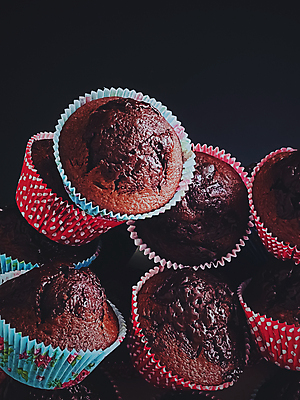 포토 JPG 해외이미지 디저트 사람없음 달콤 컵케이크 포장지 머핀 초콜릿머핀 해외202309 해외포토 음식 빵 포장 케이크 맛 파일형식