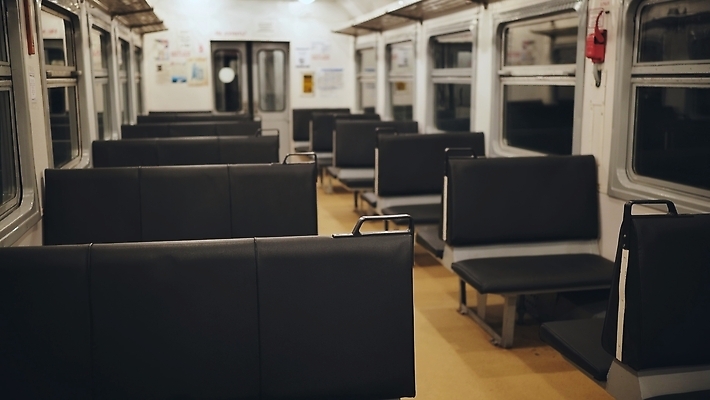 포토 JPG 해외이미지 여행 컨셉 의자 비즈니스 창문 교실 교통시설 자동차 영국 실내 사람없음 내부 경제 파란색 기찻길 기차 흰색 표현 시간 네트워크 복도 속도 런던 객실 마차 승객 일반 마드리드 줄서기 비어있는 해외202309 해외포토 교육 유럽 육상교통 교통수단 컬러 가구 교통 학교 모션 대중교통 시설 파일형식