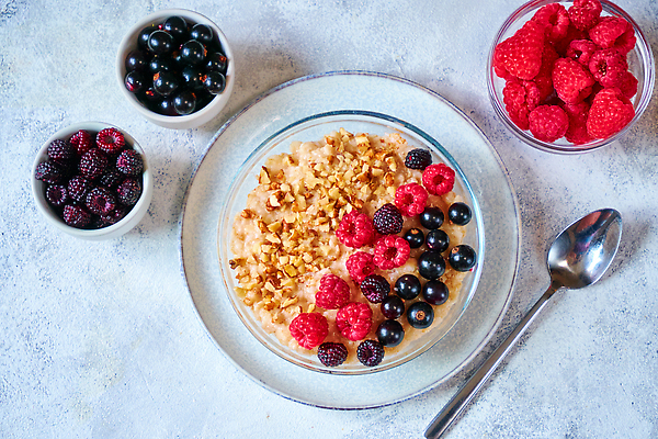 포토 JPG 해외이미지 접시 열매 음식 조각 백그라운드 다이어트 과일 아침 디저트 건강 요리 사람없음 파란색 숟가락 검은색 식사 우유 견과류 신선 사발 달콤 맛 아침식사 낟알 시리얼 먹기 유기농 산딸기 섬유 블랙베리 내추럴 건포도 뮤즐리 오트밀 채식주의자 핸드메이드 비건 귀리 그래놀라 맛있는 해외202309 해외포토 주간 식물 식기 웰빙 컬러 컨셉 모션 포도 유제품 곡류 수저 직물 사기그릇 채식 건과일 파일형식