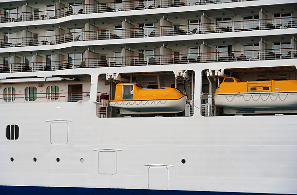 포토 JPG 해외이미지 파도 바다 여행 창문 휴가 항해 사람없음 옆모습 물 여름 파란색 발코니 흰색 긴급 보트 고급 닫기 큼 크루즈 갑판 탈출 함선 네비게이션 줄서기 해외202309 해외포토 자연요소 계절 뷰포인트 컬러 컨셉 배_교통 모션 크기 파일형식