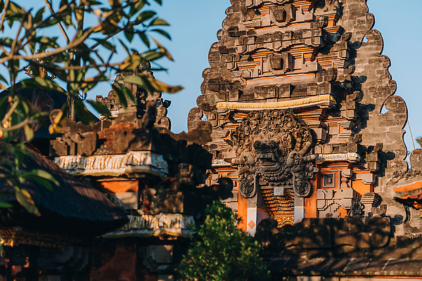 포토 JPG 해외이미지 나무 전통 외관 아시아 종교 문화 조각 여행 건축양식 하늘 출입구 동양인 풍경 사람없음 건물 장식 조각상 침묵 바위 기도 사찰 영혼 역사 대문 발리 인도네시아 신성 천국 천연기념물 사당 숭배 힌두교 해외202309 해외포토 식물 건축물 건축 나라 섬 종교건축 인종 조형물 문 소리 돌_바위 파일형식