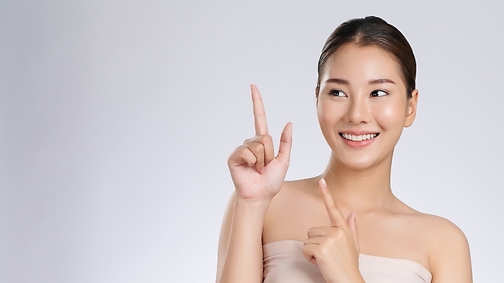 포토 JPG 해외이미지 모델 응시 여자 얼굴 한명 동양인 손짓 상반신 성인 앞모습 뷰티 우아함 피부 순수 성인여자한명만 해외202309 해외포토 1 시선 뷰포인트 컨셉 모션 사람 인종 신체부위 여자한명만 성인여자만 파일형식