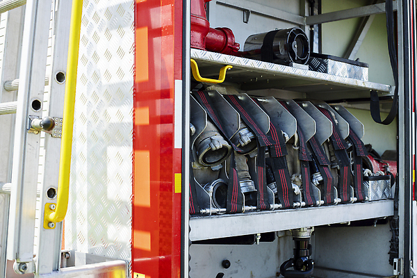 포토 JPG 해외이미지 산업 교통시설 자동차 불 경고 안전 사람없음 내부 빨간색 물 금속 기계 장비 공구 긴급 업무 구출 보호 위험 소방관 묘사 서비스 보안 파이프 롤 호스 튜브 짐차 엔진 기어 소화전 펌프 게이지 옛날 철강 헬프 많음 해외202309 해외포토 자연요소 육상교통 컬러 교통 컨셉 재질 도구 작업 도움 안전장비 구조원 소방 시설 파일형식