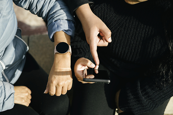 포토 JPG 해외이미지 라이프스타일 교육 문화 음악 인터넷 비즈니스 통신 손가락 관리 세명 스마트폰 알약 스크린 우정 흐름 게임 타이핑 도시 업무 네트워크 서핑 메시지 무선전화기 나눔 온라인 동영상 소셜미디어 해외202309 해외포토 손 컨셉 놀이 문화예술 사람 생활 친구 핸드폰 스마트기기 약 수상스포츠 작업 전화기 파일형식