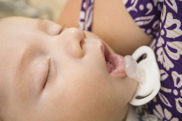 포토 JPG 해외이미지 백인 남자 행복 얼굴 어린이 가족 건강 사람 소년 세명 뷰티 육아 흰색 아기 신생아 잠 달콤 작음 담요 부드러움 거짓말 걸음마 결백 돌봄 천진난만 해외202309 해외포토 서양인 감정 컬러 컨셉 관계 모션 신체부위 감각 맛 크기 파일형식