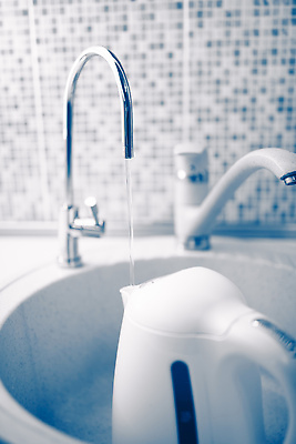 포토 JPG 해외이미지 커피 음료 백그라운드 주전자 추상 건강 요리 사람없음 물 파란색 주방 힘 기계 추위 신선 붓기 차 냄비 찻주전자 오브젝트 싱크대 끓이기 필터 해외202309 해외포토 자연요소 컬러 무늬 모션 주방용품 솥 개수대 파일형식