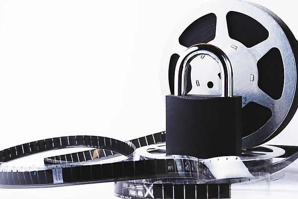 포토 JPG 해외이미지 손 포스터 인터넷 사람없음 그래픽 세일 스크린 사진촬영 블록 금지 흰색 보호 위험 극장 승낙 사인 신호 오디오 방패 승진 캠코더 그만 돌봄 소셜 스팸 저작권 해외202309 해외포토 컬러 컨셉 모션 신체부위 전자제품 카메라 촬영 파일형식 지식재산권