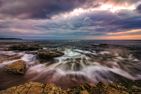 포토 JPG 해외이미지 모래 파도 바다 여행 백그라운드 자연 하늘 사람없음 야외 물 컬러풀 뷰티 반사 일출 힘 황혼 일몰 놀람 활발 흐름 만 거친 그리기 그림 내추럴 불가리아 수평선 해외202309 해외포토 자연요소 감정 컬러 컨셉 모션 표정 노을 생태계 파일형식 남유럽