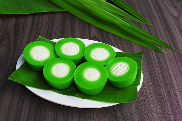 포토 JPG 해외이미지 전통 라이프스타일 디자인 아시아 문화 음식 백그라운드 디저트 실내 요리 동양인 사람없음 초록색 과자 케이크 여러개 신선 달콤 이슬람교 심플 각도 코코넛 말레이시아 라마단 인기 채식주의자 페스츄리 해외202309 해외포토 나라 종교 빵 컬러 다수 과일 인종 내부 생활 맛 채식 파일형식