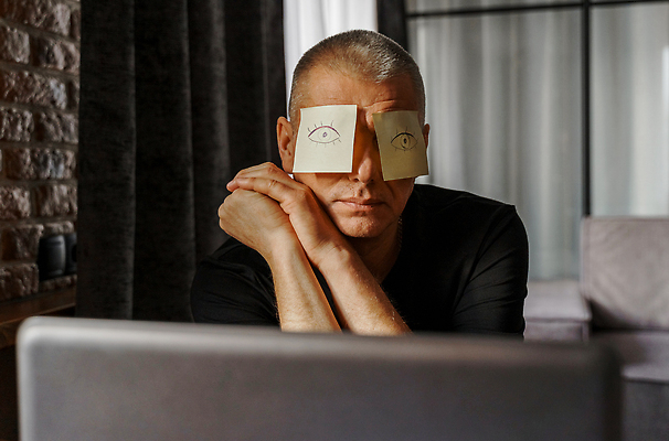 포토 JPG 해외이미지 직업 휴식 스트레스 피곤 한명 일상 고통 종업원 업무과다 야근 과로 단절 우울증 해외202309 해외포토 1 감정 컨셉 비즈니스 사람 라이프 업무 질병 파일형식