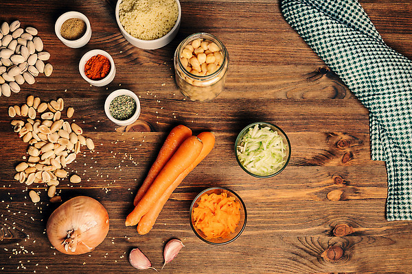 포토 JPG 해외이미지 그릇 계절 음식 다이어트 채소 과일 가정 주택 건강 식이요법 마늘 종류 사람없음 목재 요식업 당근 견과류 향신료 에코 유기농 생태계 레이아웃 냅킨 조리대 레시피 칼로리 모음 걸레 성분 비타민 건강식 꼬투리 넘어짐 단백질 당뇨병 생태학 채식주의자 카피스페이스 슈퍼푸드 비건 해외202309 해외포토 나무 식기 웰빙 교육 산업 재료 모션 뿌리채소 건물 환경 공백 질병 청소도구 채식 건강식품 영양소 향미료 파일형식