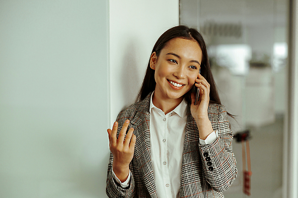 포토 JPG 해외이미지 백인 직업 라이프스타일 응시 여자 행복 인터넷 비즈니스 사업가 통신 성공 노동자 직장 한명 미소 사람 앉기 동양인 성인 노트북 컴퓨터 사무실 뷰티 중국 흰색 업무 비즈니스우먼 자신감 종업원 책상 경영자 문서 온라인 경영 해외202309 해외포토 서양인 1 시선 감정 아시아 컬러 가구 컨셉 회사 모션 표정 인종 생활 전자제품 작업 직장인 리더 파일형식