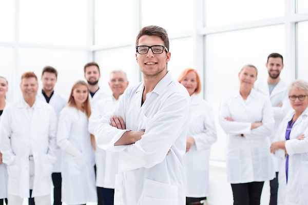 포토 JPG 해외이미지 직업 학생 여자 남자 유니폼 건강 사람 여러명 성인 약 간호사 의사 코트 흰색 긴급 가운 업무 도움 그룹 실험실 구조원 종업원 과학자 동료 직원 열광 전염병 주목 헬프 해외202309 해외포토 옷 컬러 과학 다수 컨셉 의학 관계 실험 외투 의료진 작업 질병 학자 파일형식