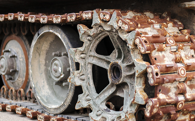 포토 JPG 해외이미지 무기 거리 설명 사람없음 야외 금속 긴급 공격 폭발 충돌 심볼 사인 부식 군용 싸움 전쟁 러시아 육군 무거움 갑옷 깨짐 러시아인 옛날 우크라이나 해외202309 해외포토 서양인 유럽 컨셉 모션 재질 군대 무게 보호장비 파일형식