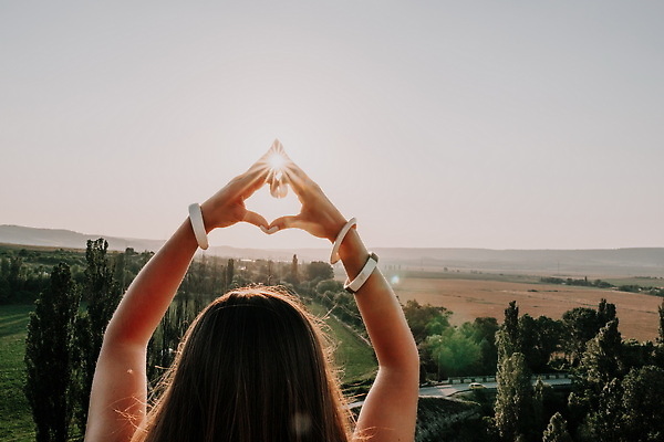 포토 JPG 해외이미지 라이프스타일 웰빙 옷 여자 행복 중년 컨셉 요가 자연 성공 휴식 건강 한명 야외 일상 운동 뷰티 유행 평화 환경 강사 스트레칭 고요 일몰 하이킹 탐험 최고 황무지 숲 연습 명상 레깅스 내추럴 필라테스 스타일 자극 해외202309 해외포토 직업 1 감정 하의 레저 사람 성인 라이프 생활 노을 생태계 파일형식